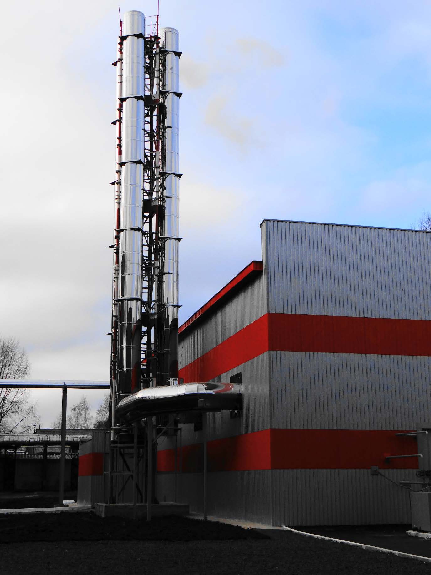 Промышленные дымовые трубы - объект проверки на соответствие стандартам безопасности и экологическим нормам